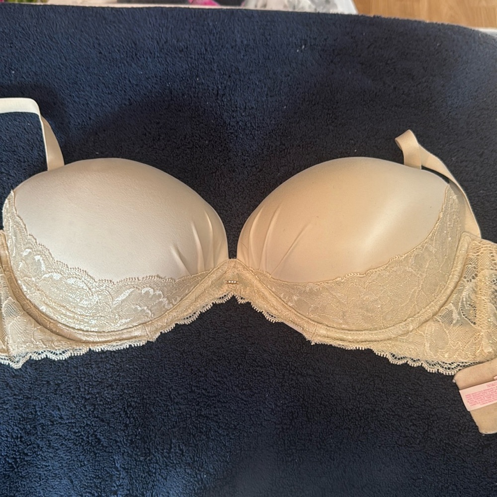Victoria’s Secret Beautiful Bra 38D Fabulous Strapless Solid Cream w/ La…